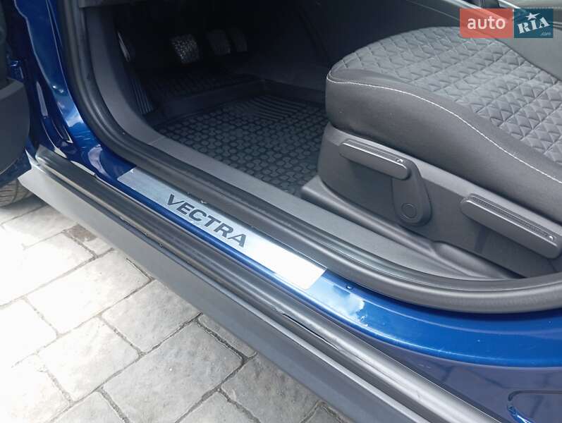 Седан Opel Vectra 2004 в Ивано-Франковске