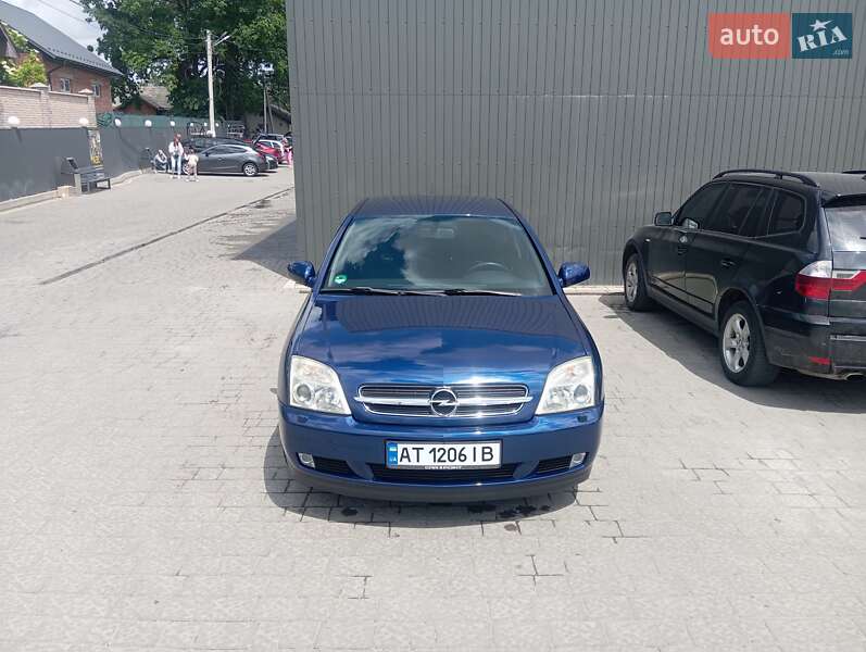 Седан Opel Vectra 2004 в Ивано-Франковске