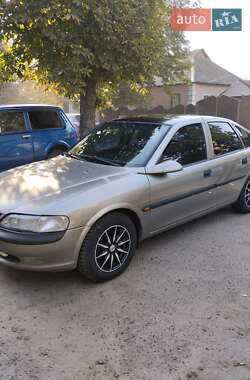 Ліфтбек Opel Vectra 1996 в Зміїві