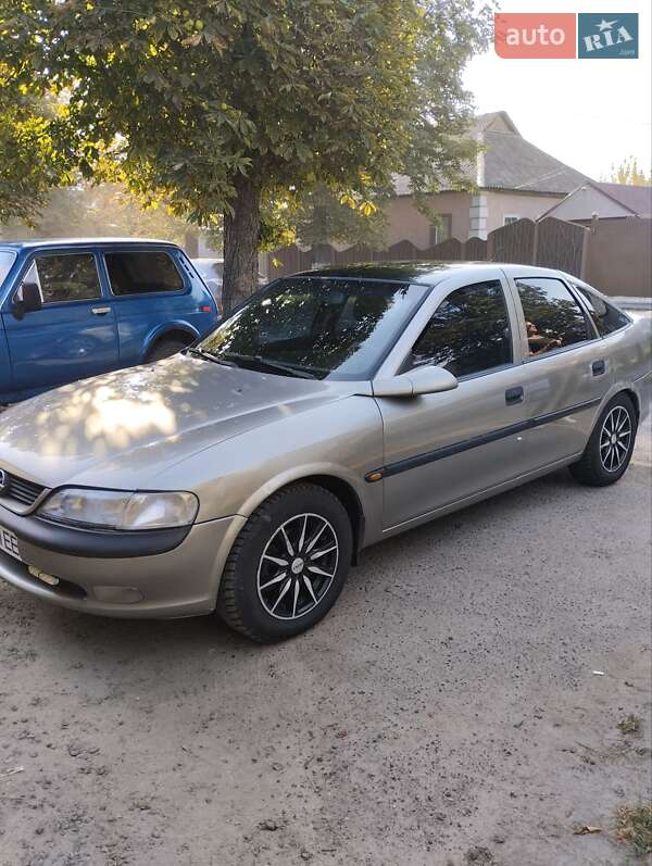 Лифтбек Opel Vectra 1996 в 