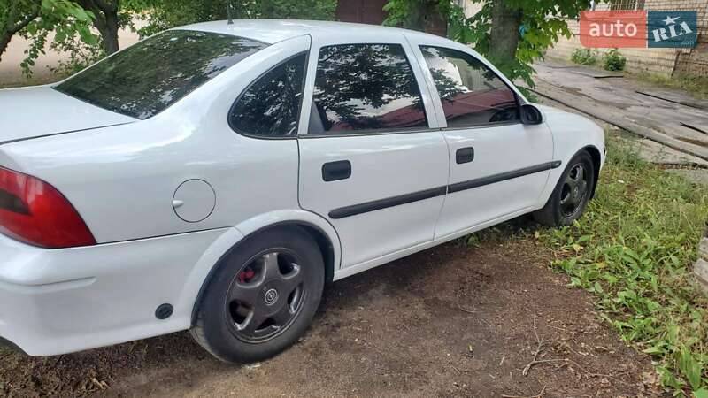 Седан Opel Vectra 1998 в Покрове