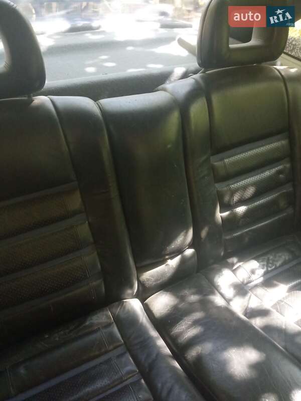 Седан Opel Vectra 1990 в Дачному