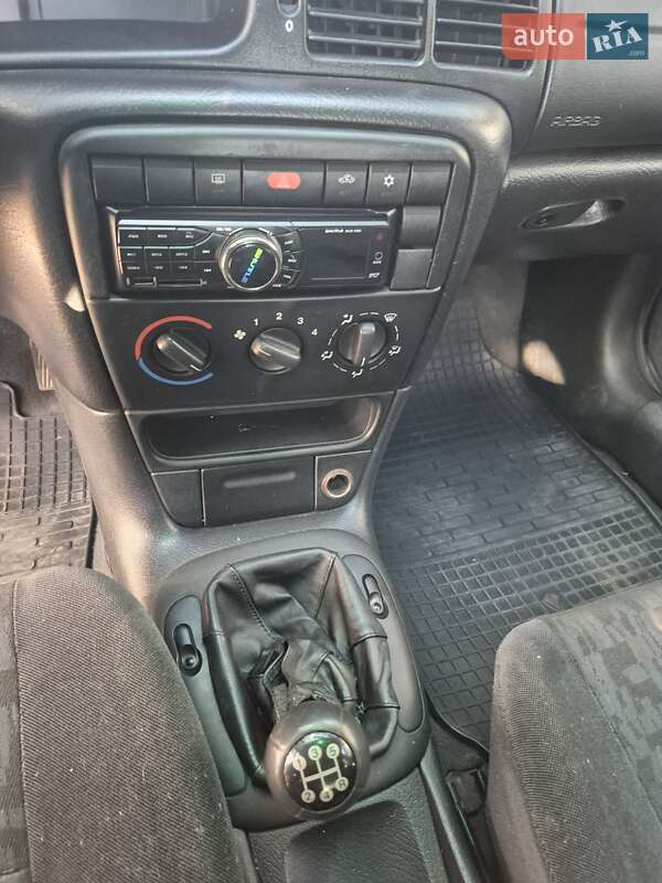 Седан Opel Vectra 2000 в Кропивницком