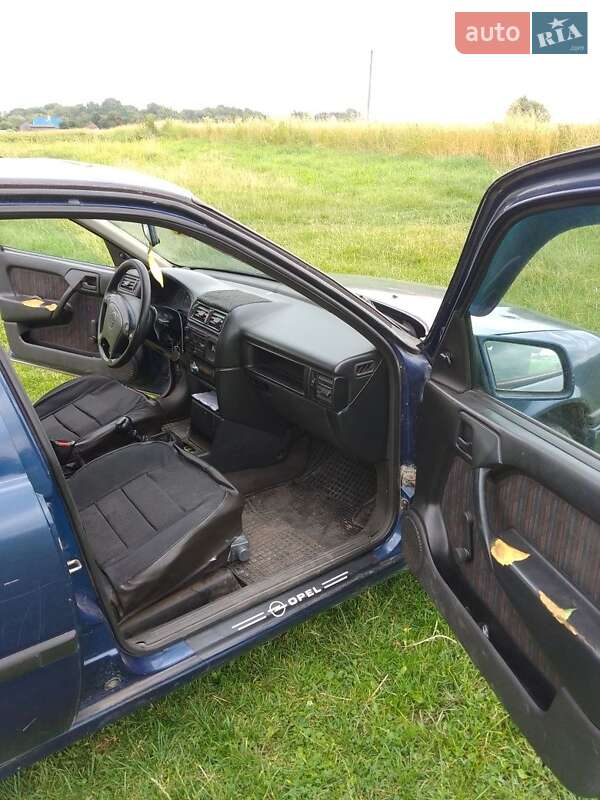Седан Opel Vectra 1993 в Берестечку