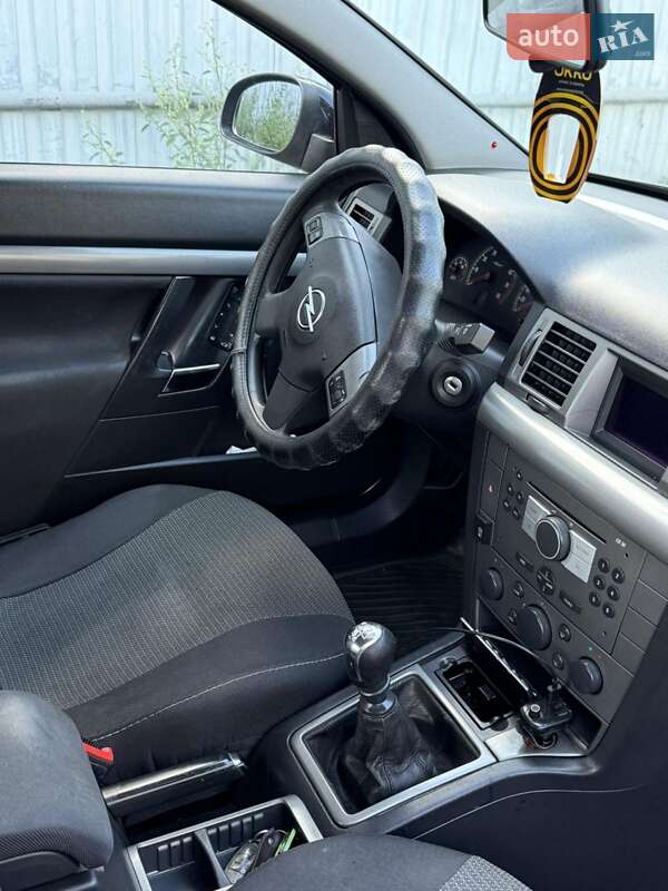 Седан Opel Vectra 2005 в Киеве