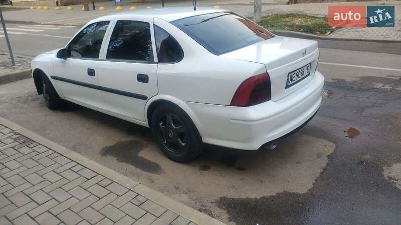 Седан Opel Vectra 1998 в Покрове