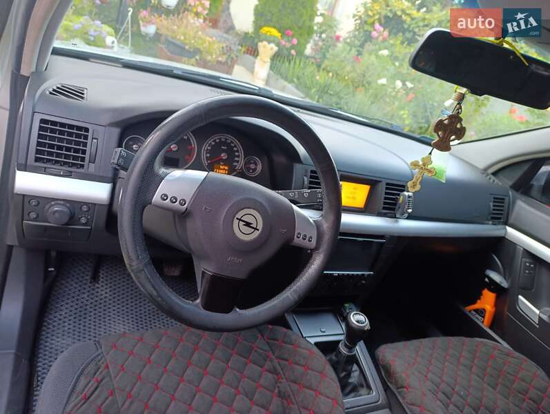 Ліфтбек Opel Vectra 2002 в Чернівцях фото 15 Ліфтбек Opel Vectra 2002 в Чернівцях
