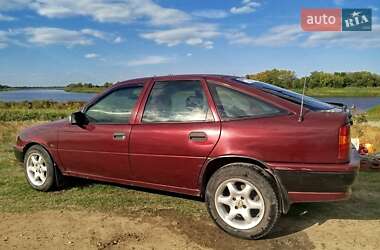 Лифтбек Opel Vectra 1990 в Вознесенске