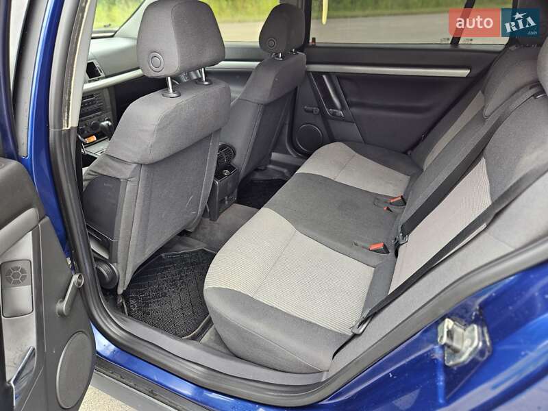 Универсал Opel Vectra 2003 в Обухове