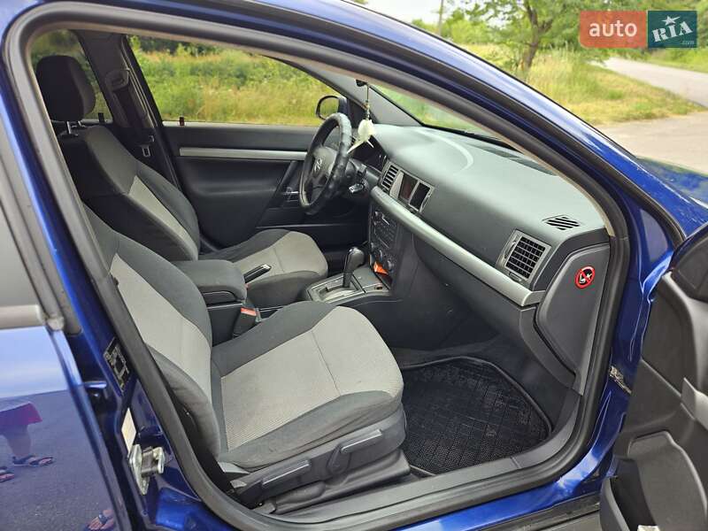 Универсал Opel Vectra 2003 в Обухове