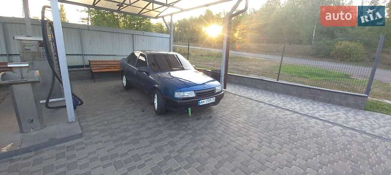 Седан Opel Vectra 1989 в Лохвице