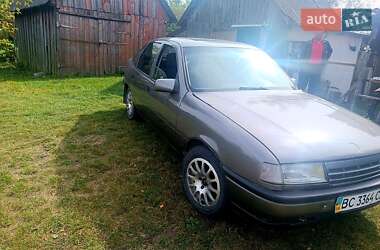 Лифтбек Opel Vectra 1990 в Старой Выжевке