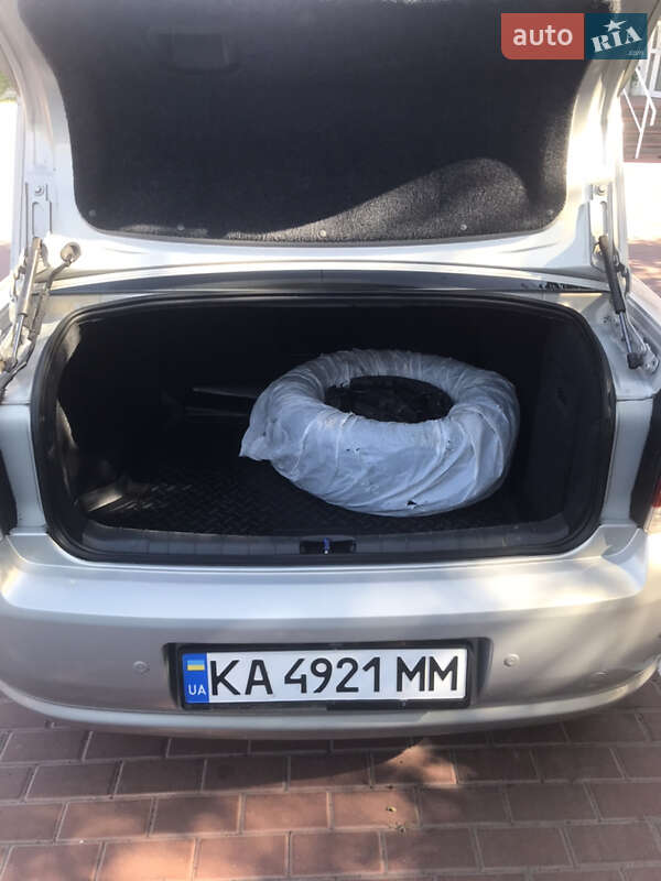 Седан Opel Vectra 2008 в Прилуках