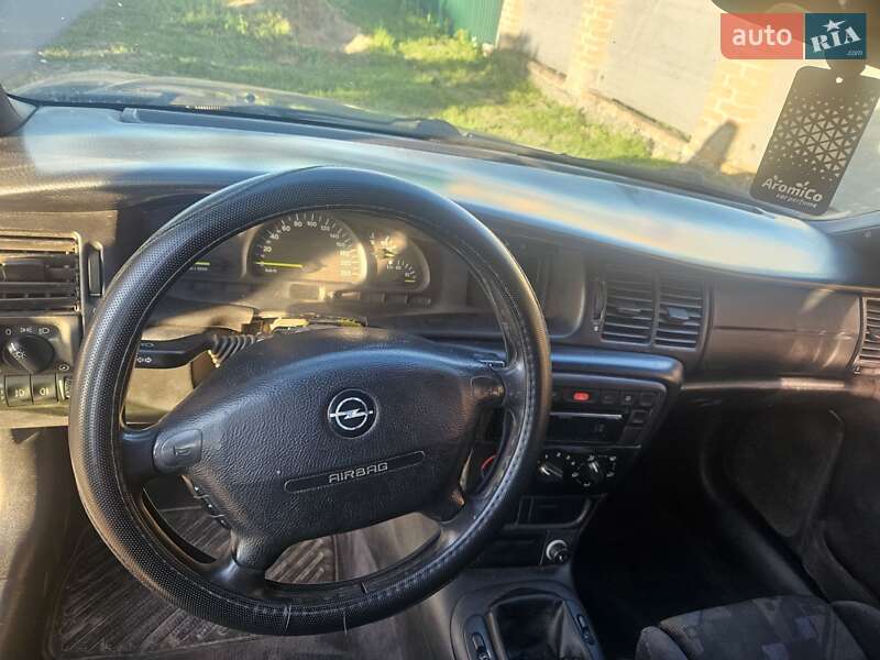 Седан Opel Vectra 1997 в Кегичевке