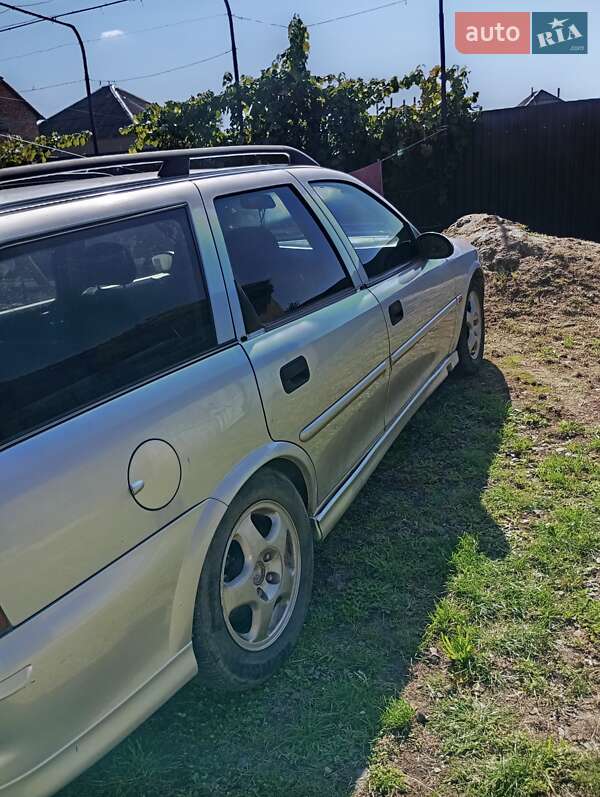 Універсал Opel Vectra 1999 в Ужгороді