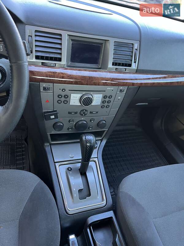 Седан Opel Vectra 2005 в Чутове