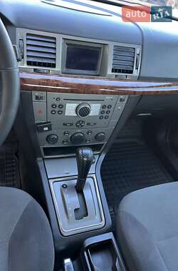Седан Opel Vectra 2005 в 