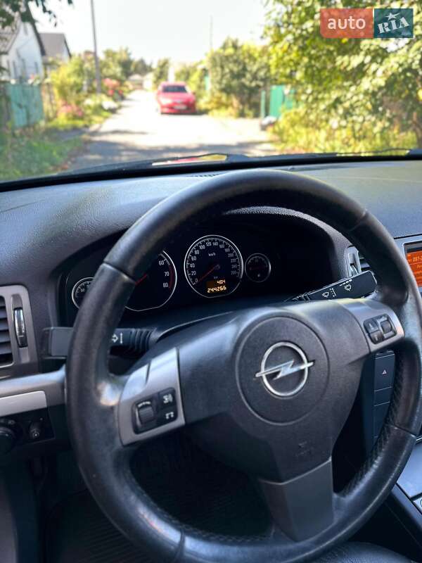 Седан Opel Vectra 2008 в Староконстантинове