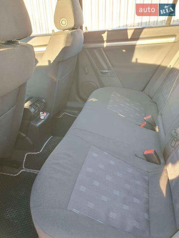 Седан Opel Vectra 2004 в Мукачево