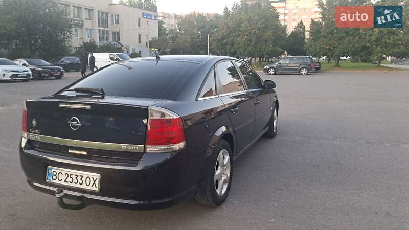 Лифтбек Opel Vectra 2006 в Новояворовске