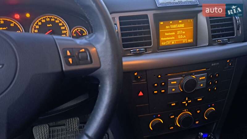 Лифтбек Opel Vectra 2006 в Новояворовске