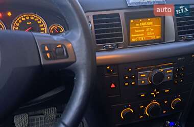Лифтбек Opel Vectra 2006 в 