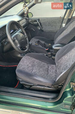 Седан Opel Vectra 1996 в 