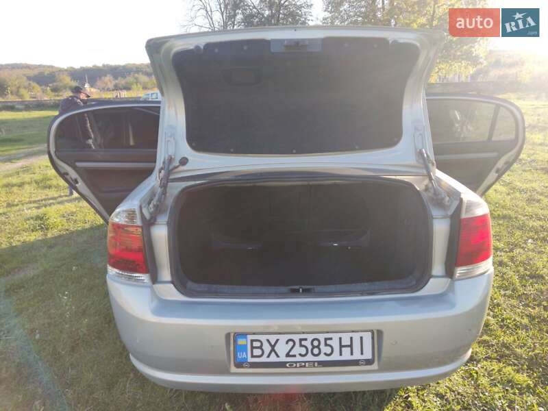 Седан Opel Vectra 2006 в Заставній