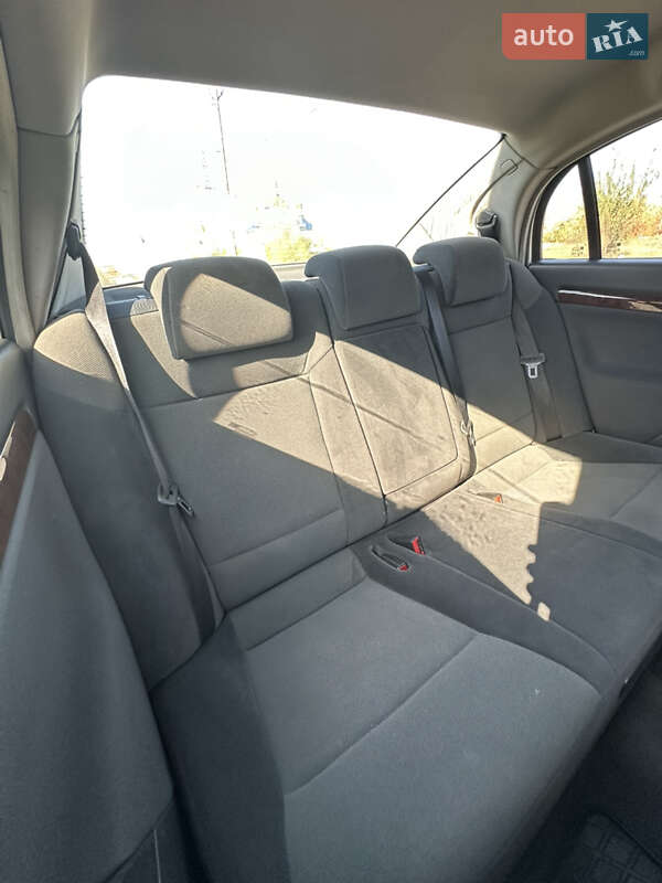 Седан Opel Vectra 2005 в Кривом Роге