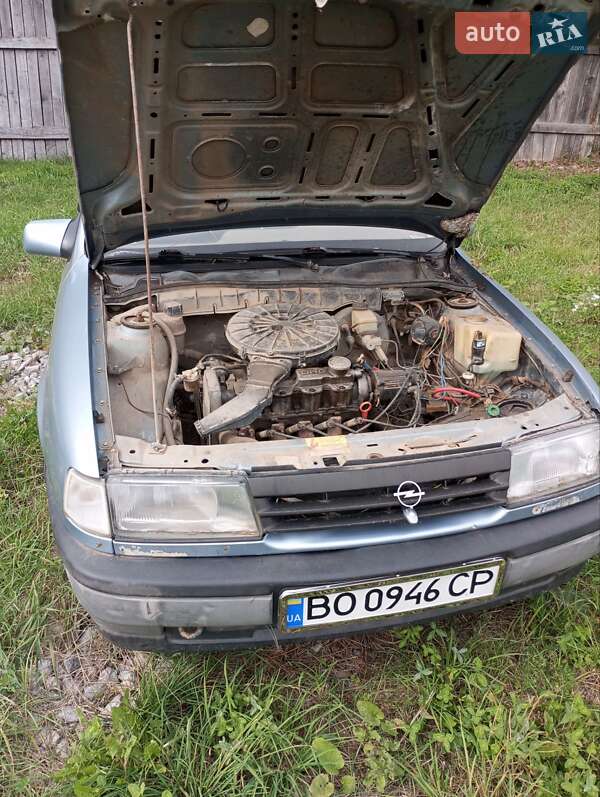 Седан Opel Vectra 1988 в Борщеве