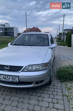 Седан Opel Vectra 1998 в Львові