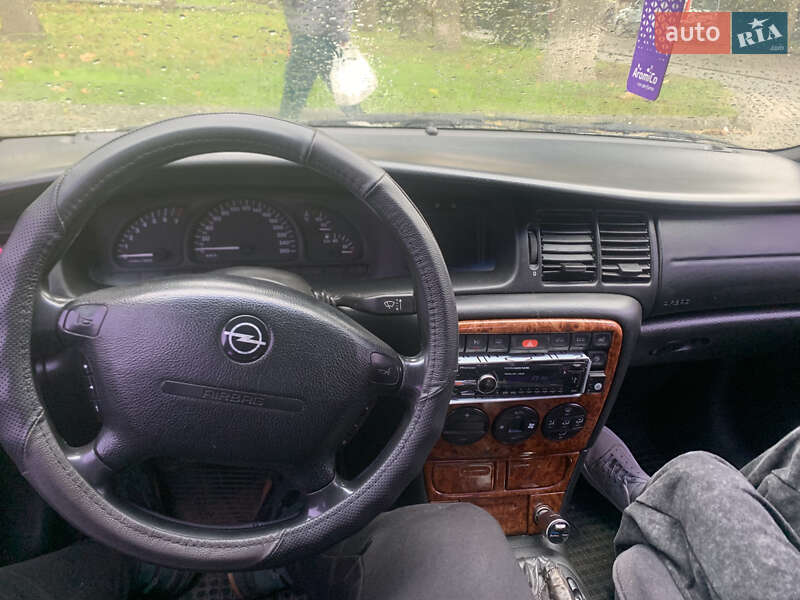Седан Opel Vectra 1998 в Львове