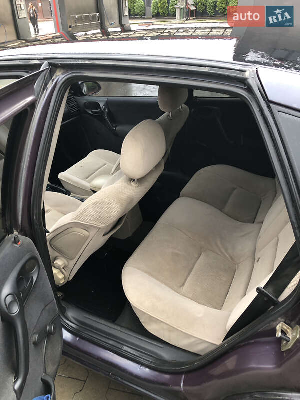 Лифтбек Opel Vectra 1996 в Долине