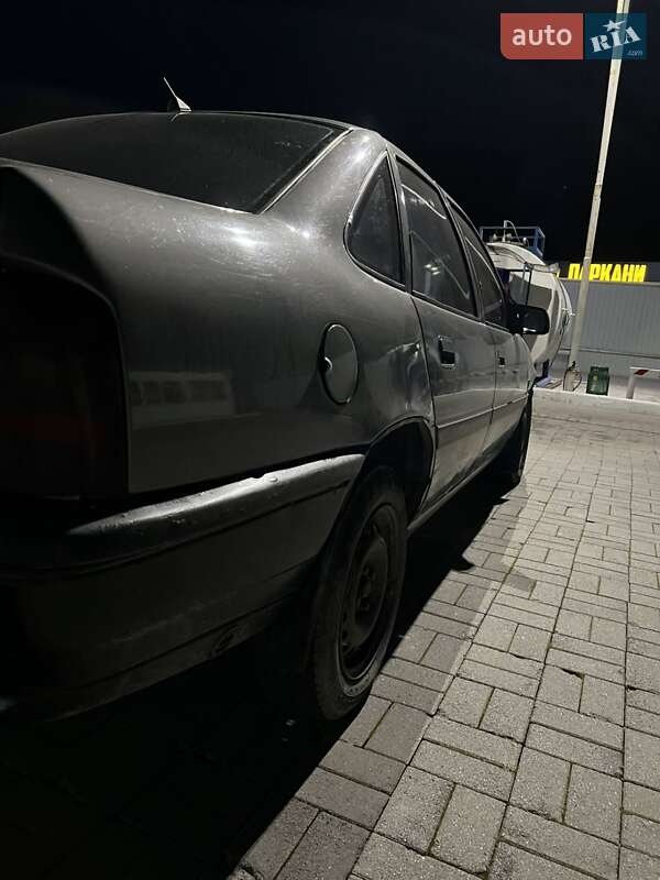 Седан Opel Vectra 1990 в Стрые