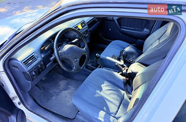 Лифтбек Opel Vectra 1992 в 