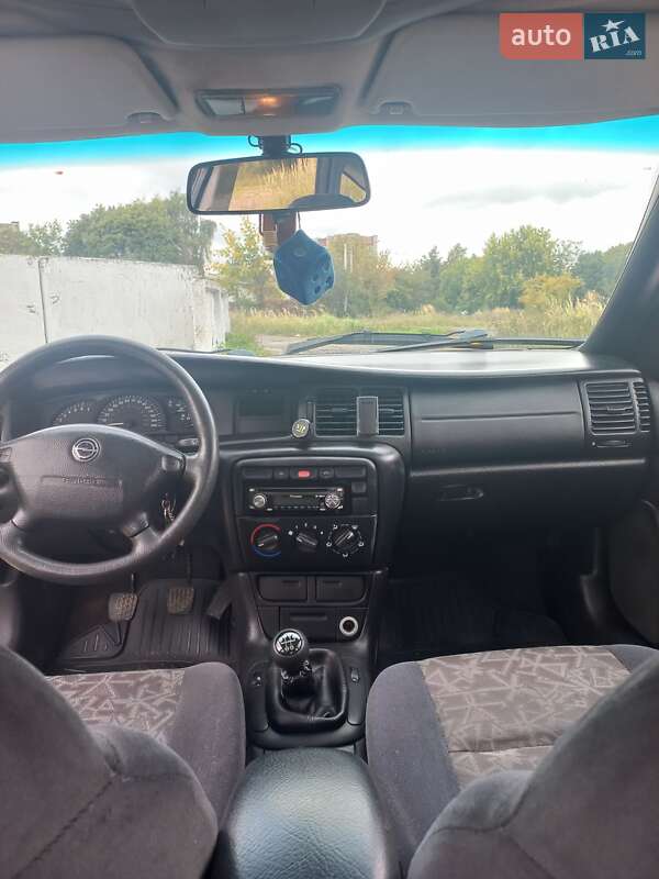 Лифтбек Opel Vectra 1996 в Львове
