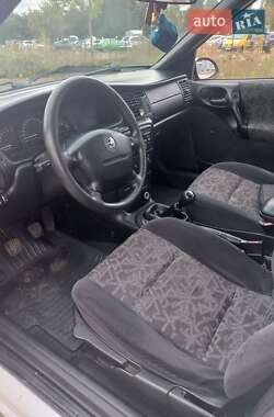 Лифтбек Opel Vectra 1996 в 