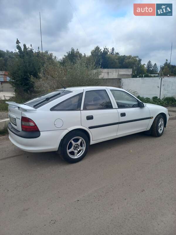 Лифтбек Opel Vectra 1996 в 