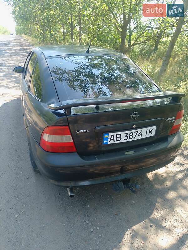 Лифтбек Opel Vectra 1997 в 