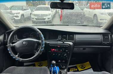 Лифтбек Opel Vectra 2000 в 
