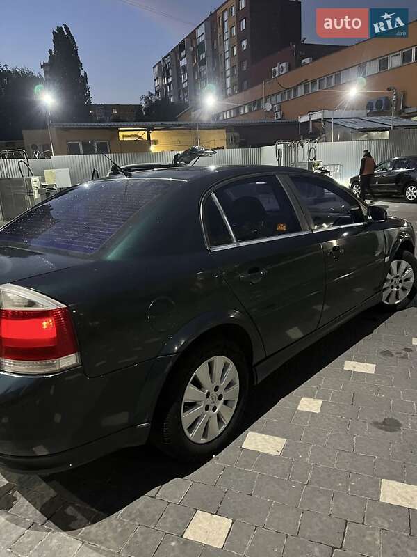 Седан Opel Vectra 2004 в 