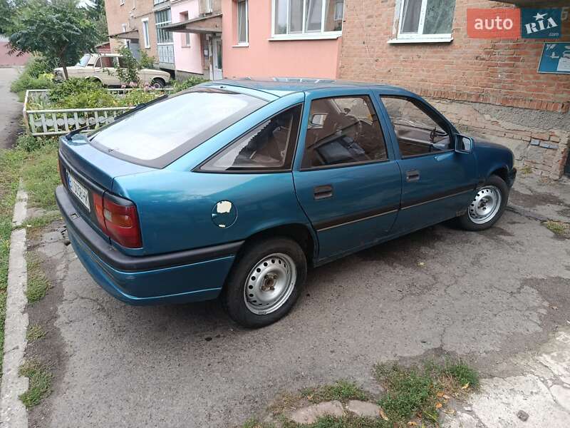 Ліфтбек Opel Vectra 1993 в Хоролі фото 3 Ліфтбек Opel Vectra 1993 в Хоролі