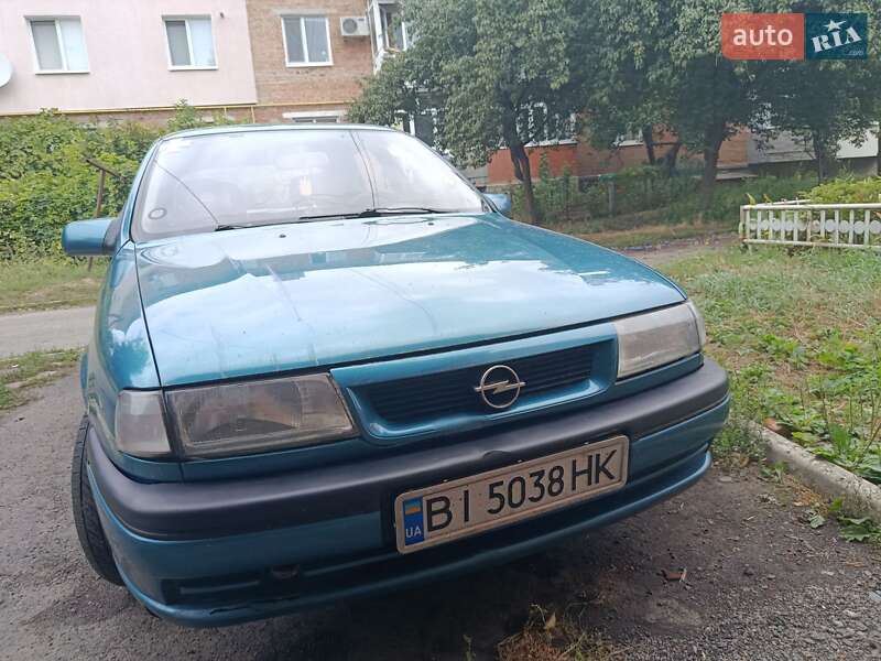 Ліфтбек Opel Vectra 1993 в Хоролі фото Ліфтбек Opel Vectra 1993 в Хоролі