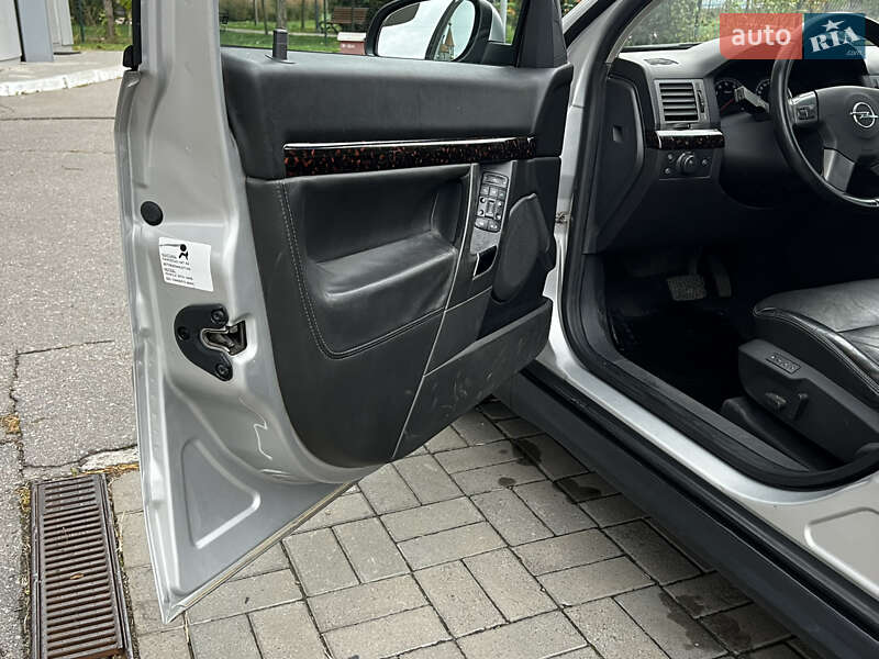 Седан Opel Vectra 2005 в Кременчуге