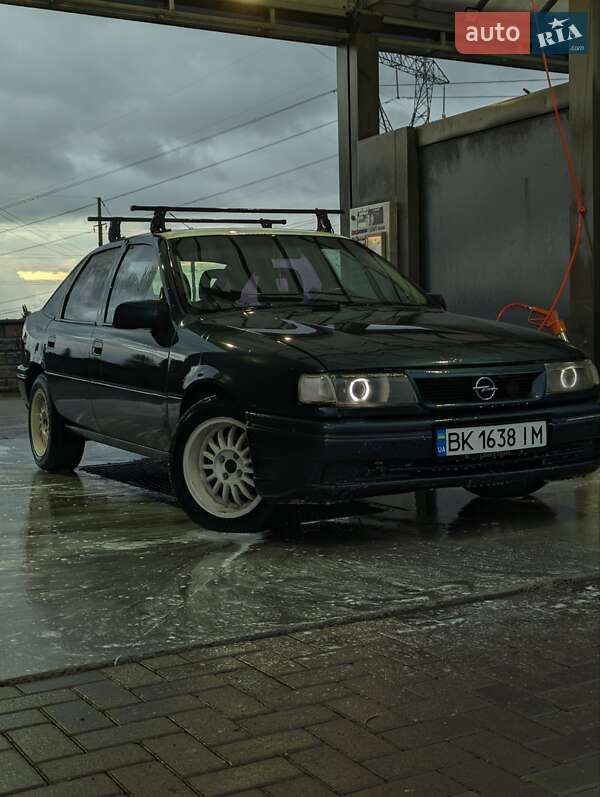 Лифтбек Opel Vectra 1994 в Ровно фото Лифтбек Opel Vectra 1994 в Ровно