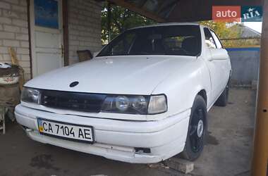 Ліфтбек Opel Vectra 1990 в Смілі