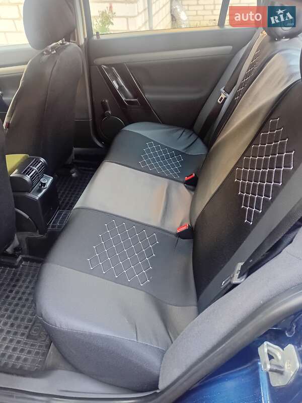 Седан Opel Vectra 2004 в Бобрике фото 13 Седан Opel Vectra 2004 в Бобрике