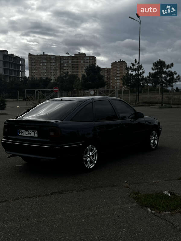 Ліфтбек Opel Vectra 1990 в Одесі фото 3 Ліфтбек Opel Vectra 1990 в Одесі