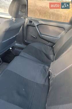 Седан Opel Vectra 1989 в  фото 5 Седан Opel Vectra 1989 в