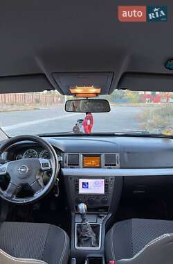 Универсал Opel Vectra 2005 в 